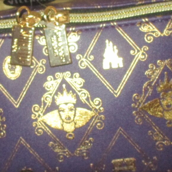 BATH AND BODY WORKS DISNEY VILLAINS EVIL QUEEN COSMETIC BAG NEW - Picture 2 of 2